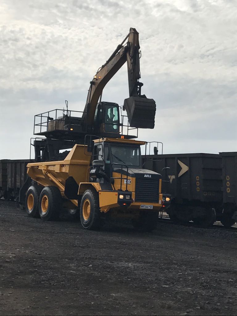 Picture of excavator offloading train